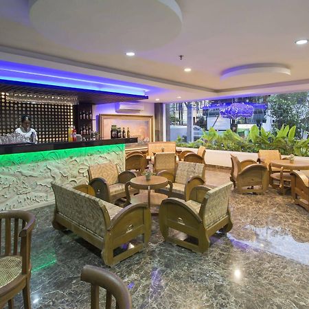 Grand Puri Saron Hotel Malioboro Джок'якарта Екстер'єр фото