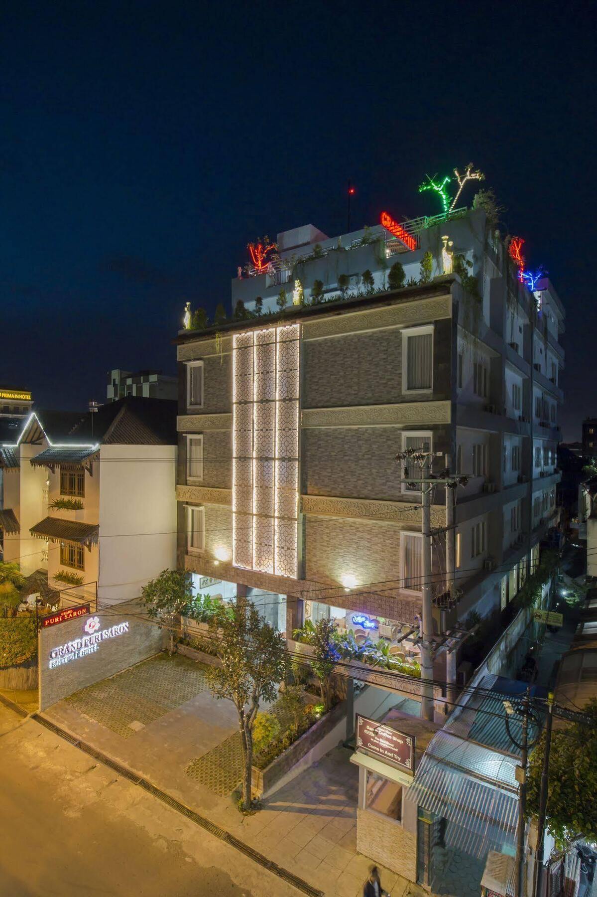 Grand Puri Saron Hotel Malioboro Джок'якарта Екстер'єр фото