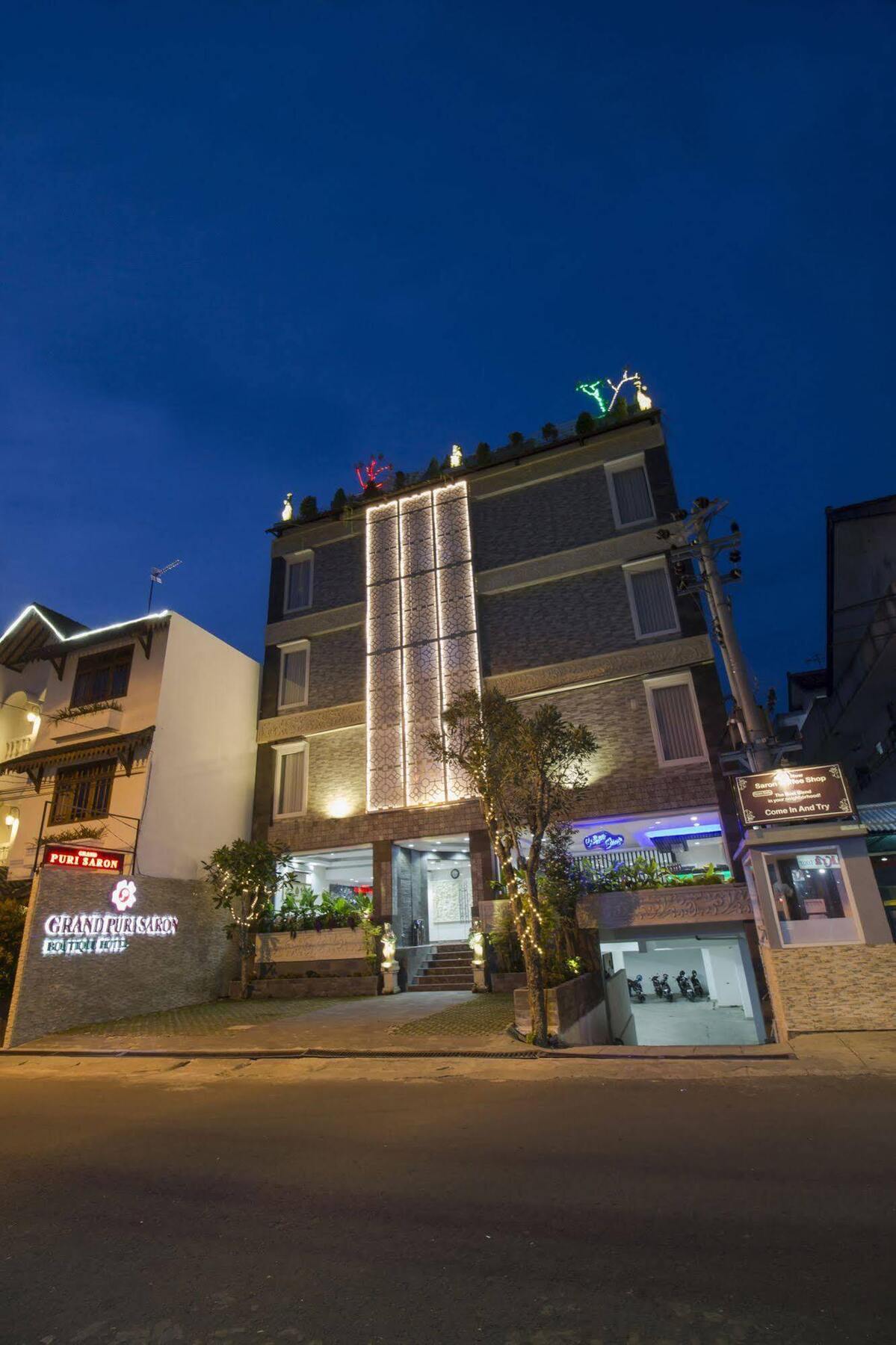 Grand Puri Saron Hotel Malioboro Джок'якарта Екстер'єр фото