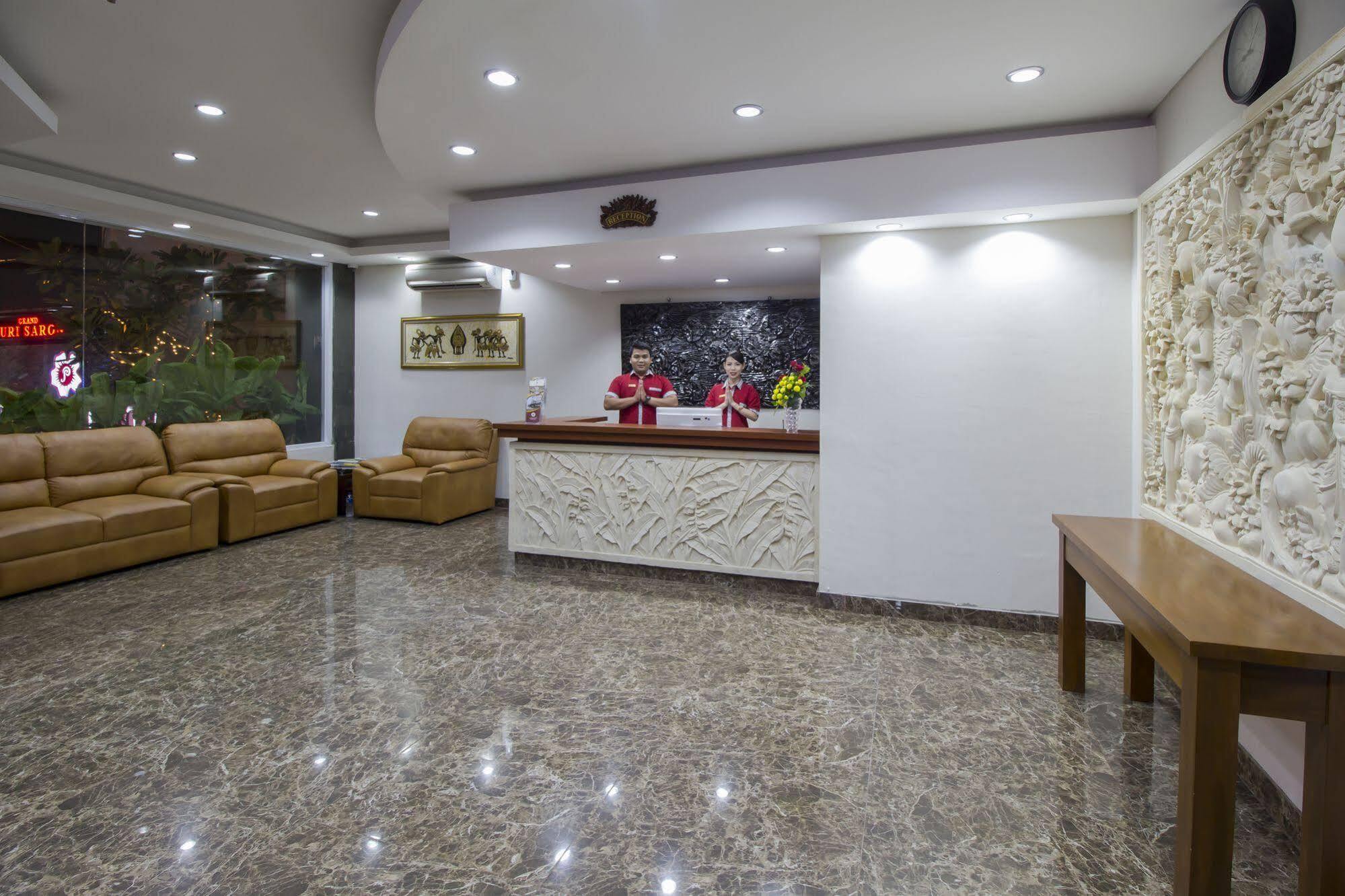 Grand Puri Saron Hotel Malioboro Джок'якарта Екстер'єр фото