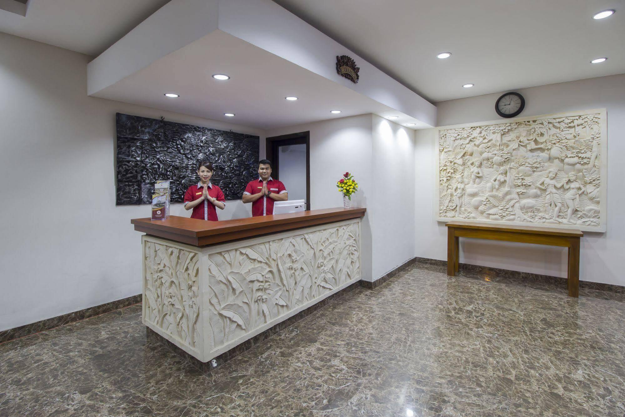 Grand Puri Saron Hotel Malioboro Джок'якарта Екстер'єр фото