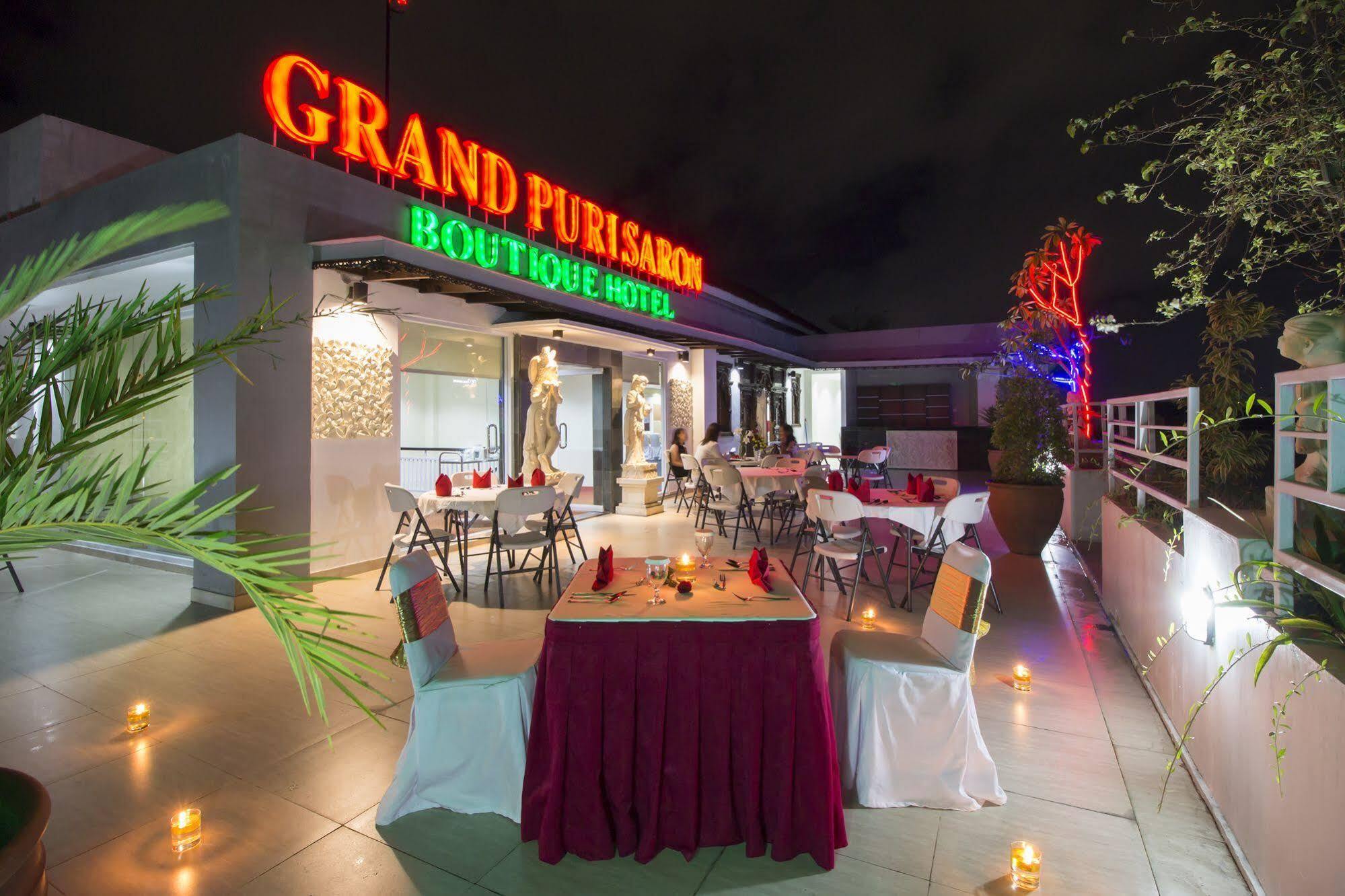Grand Puri Saron Hotel Malioboro Джок'якарта Екстер'єр фото